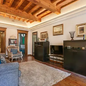 https://pontevecchio-stylish-apartment-in-florence-hosted-by-sweetstay.it-tuscanyhotel.com
